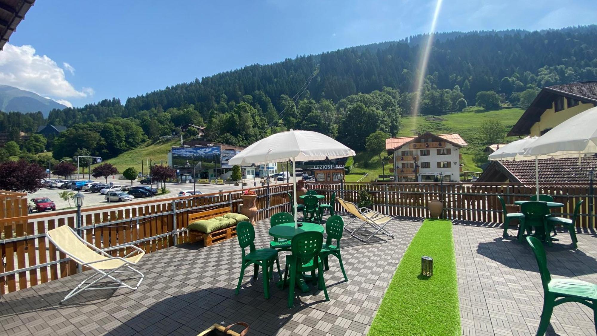 Casteluce Hotel Funivie Pinzolo Exterior photo