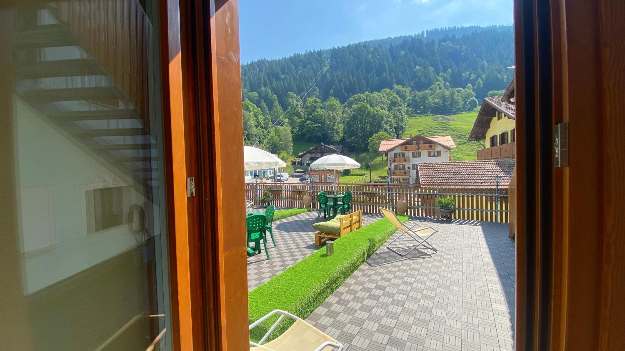 Casteluce Hotel Funivie Pinzolo Exterior photo