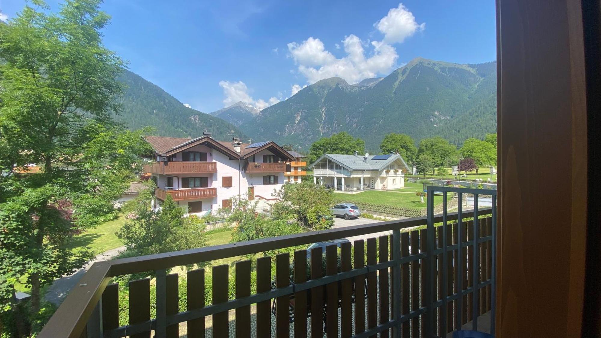 Casteluce Hotel Funivie Pinzolo Exterior photo