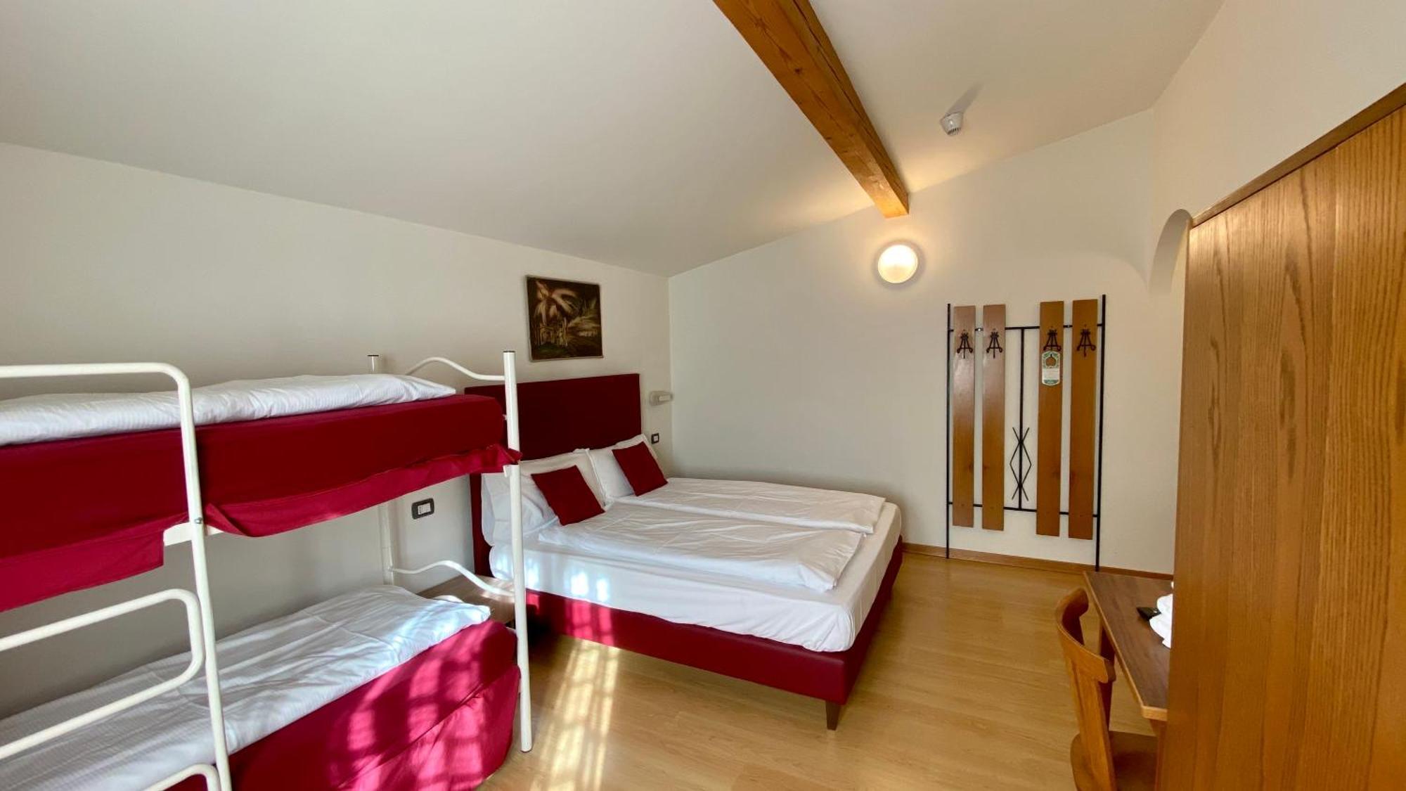 Casteluce Hotel Funivie Pinzolo Exterior photo