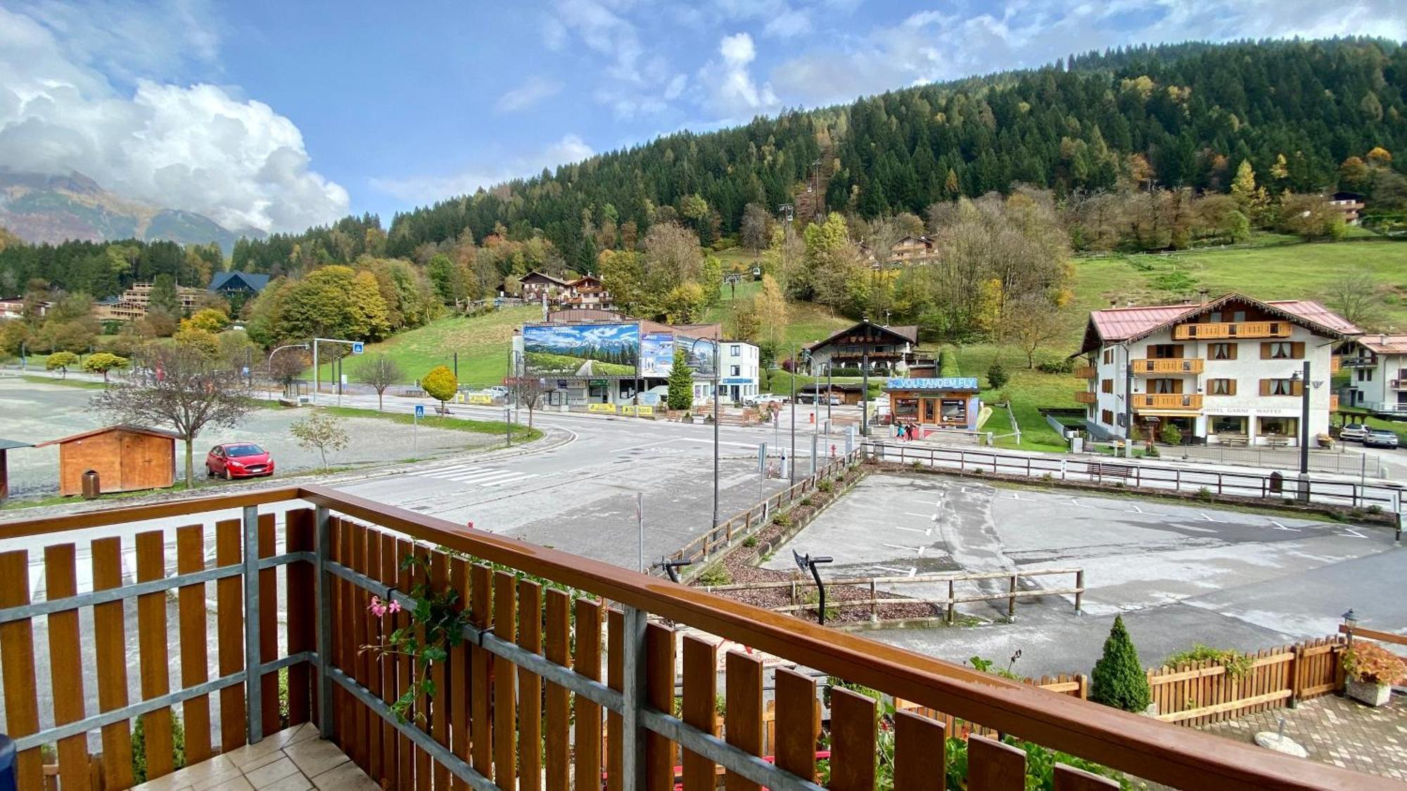 Casteluce Hotel Funivie Pinzolo Exterior photo